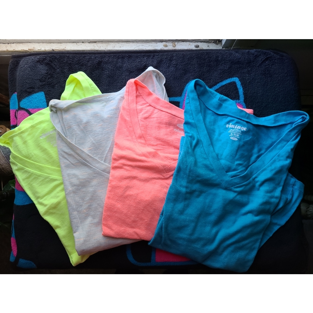 Old Navy t-shirts